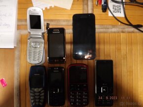 Prodám sběrateli sbírku mobil. telefonů, různé stáří a typů - 3