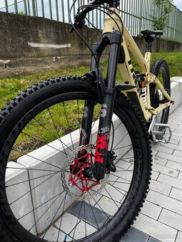 TREK REMEDY 9.8, M/L–full karbon, airbrush lak, TOP výbava - 3