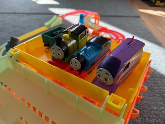 Fisher Price Mašinka Tomáš svítící dráha + mašinky - 3