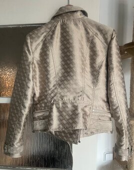 Guess bunda - 3