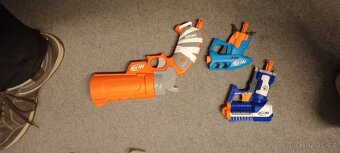 Prodám sadu nerf - 3