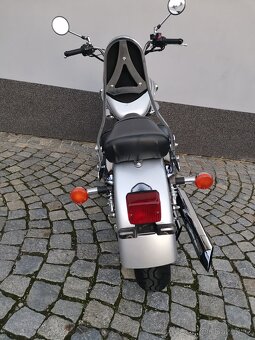 Suzuki Intruder 250 - 3