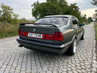 BMW e34 sedan 520i - 3