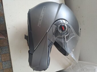 Prodám 2 helmy LS2 a Probiker - 3