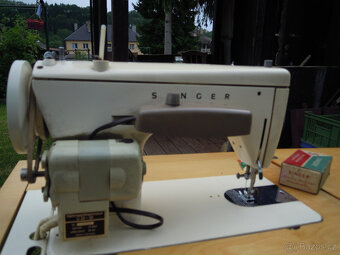Skříňkový šicí stroj SINGER Model 23 - 3