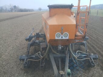 Mzuri secí stroj-strip till (pásové zpracování ,protierozní) - 3