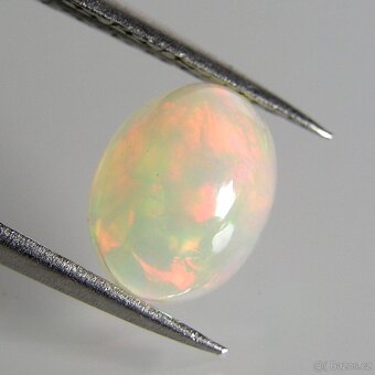 Opál drahý-kabošon - 1,41 ct. - 3
