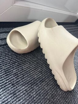 Yeezy Slides - 3