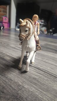 Schleich Blondýna Sofia a kůň Blosom - 3
