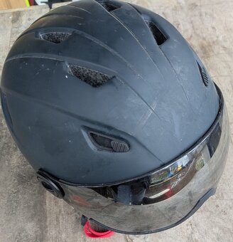 Prodám novou lyžařskou helmu STORMRED se štítem - 3