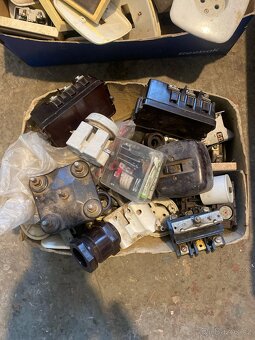 Staré elektro jističe - 3