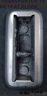 VW T5 / T6 - podlahová krytka zámku sedadla - 3