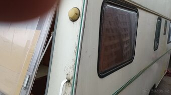 Karavan Tabbert 460 s před stanem - 3