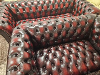 CHESTERFIELD ŠTÝL KOŽENÁ+ROZŤ.STôL+4 STOLIČKY - 3