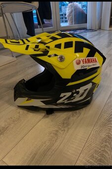 Zelená fosforová helma - 3