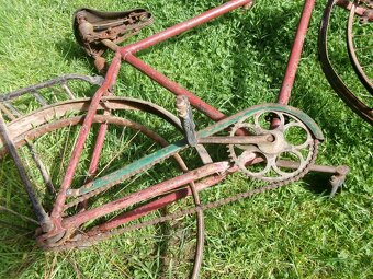 Prodám staré pánské jízdní kolo /nepůvodní barva/. Skladován - 3