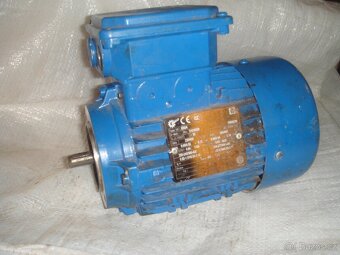 Motor s bruskou. - 3