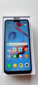 Xiaomi Mi 8 Lite bohaté přislušenství a perfekní stav - 3