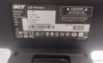 Monitor s propojovacím kabelem - 3
