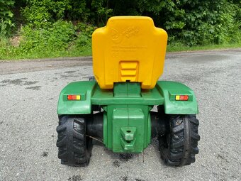 Šlapací traktor John Deere - 3