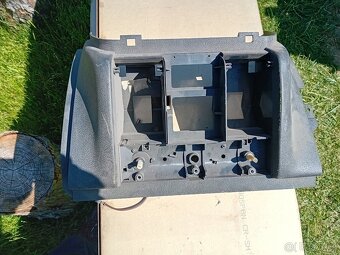 Střední panel peugeot - 3