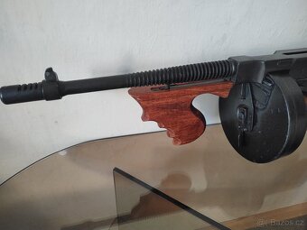 Samopal Thompson 1928 nefunkční replika - 3