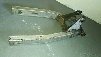 Suzuki GSX-R 750 (do r. 1987) - kyvná vidlice - 3