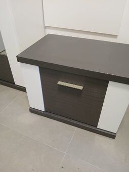 Šatní skříň do předsíně nová - 3