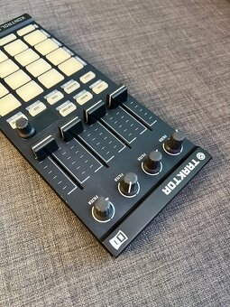 Traktor Kontrol F1 DJ Controller - výborný stav - 3