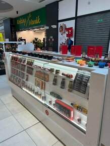 Prodejní stánek/kiosek s LED podsvícením a skly - 3