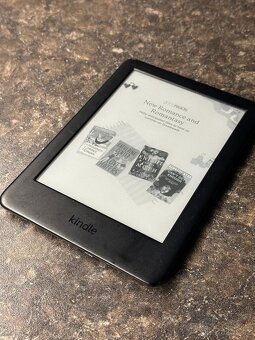 Čtečka knih Amazon Kindle 10. gen 8GB černá 3 - 3