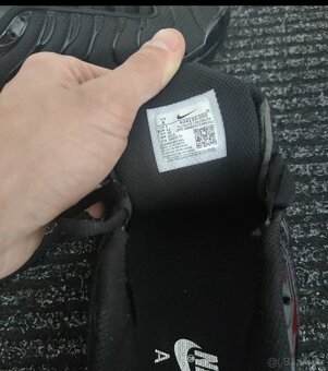 Nike Air Max Plus "Triple Black" - 3