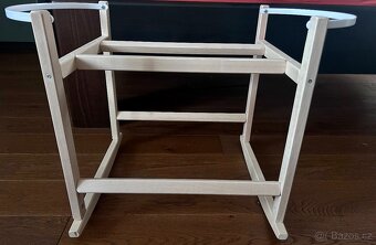 Prodám Mojžíšův košík s houpacím stojanem - 3