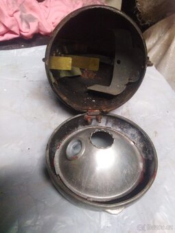 starší světlo na moped nebo motokolo.Vis foto - 3