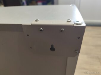 Skleněná vitrína – zamykací - 3