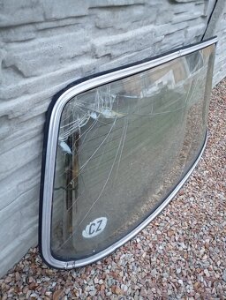 Ozdobné lišty okolo zadního okna Mercedes Benz W123 - 3