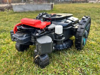 Robotická sekačka Gardena smart SILENO life 750 - 3