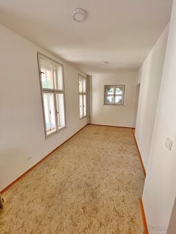 Pronájem bytu 2+kk se sdílenou koupenou a WC bez provize RK - 3