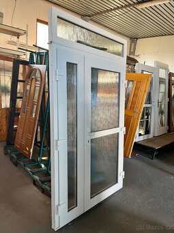 VCHODOVÉ PLASTOVÉ DVOUKŘÍDLÉ DVEŘE VEKRA-140x209+NADSVĚTLÍK - 3