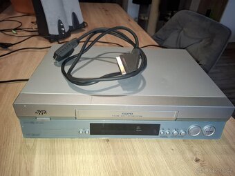 VHS videopřehrávač JVC HR-J681 - 3