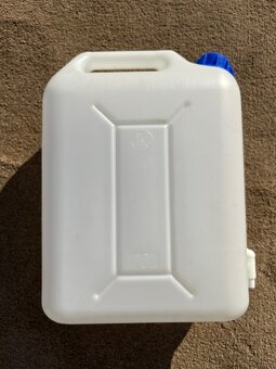 kanystr plastový s kohoutkem 10l - 3