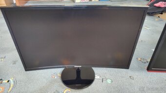 Prodám dva monitory 24" - 3