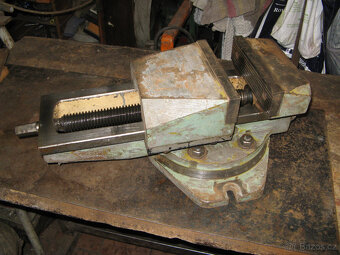 otočný strojní svěrák pod frezku - 3