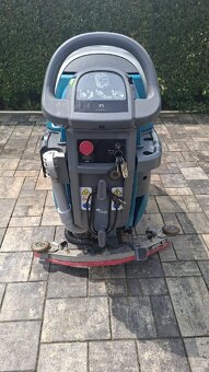 Podlahový mycí stroj TENNANT T300e 600mm - 3