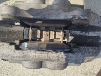 Přední kotouče a destičky na BMW generace F - 3