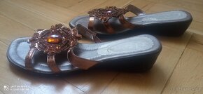 Dámské pantofle s ozdobou - 3