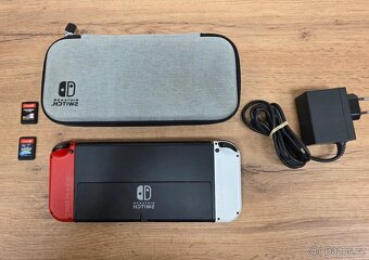 Nintendo Switch OLED + 2.hra + pouzdro - 3