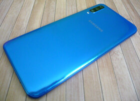 Mobilní telefon Samsung Galaxy A50 DUAL SIM - modrý - 3