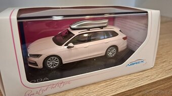 Škoda Superb IV Combi 1:43 - Valentýn 2025 - 3