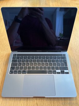 Apple MacBook 13, M1, 2020, TOP STAV - 3